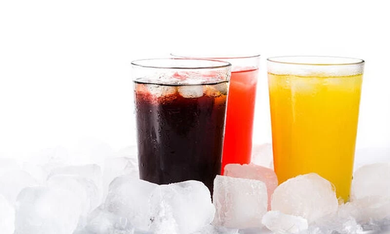 Καταναλώνετε συχνά αναψυκτικά; Αυτά είναι τα 7 προβλήματα υγείας που μπορεί να προκληθούν!